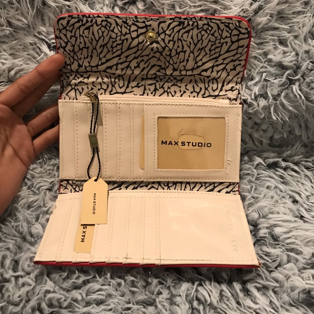Max Studio red wallet - Picture 3 of 5